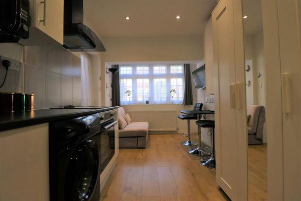 Studio to rent - Photo 1