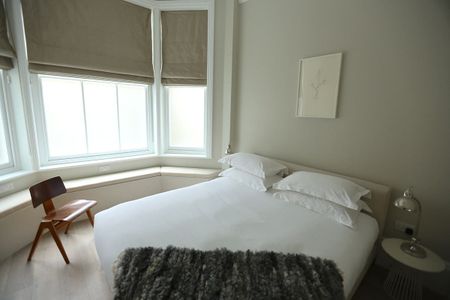 CALL FOR AVAILABILITY A unique and stylish one bedroom apartment of approximately 531 square feet. - Photo 3