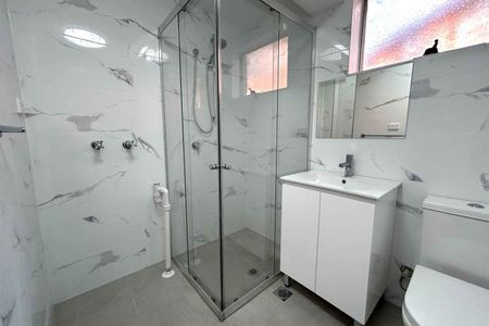 Choice of Two Newly Renovated One Bedroom Units! - Photo 4