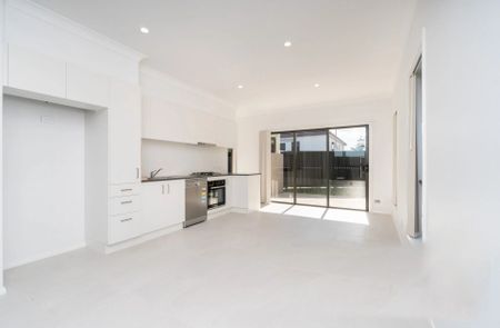 Modern 2-bedroom Villa in a Quiet, Convenient Location - Photo 5