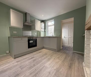 2 bedroom terraced house to rent - Photo 4