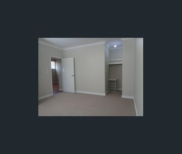 LARGE 4X2 HOME CLOSE TO GUILDFORD GRAMMAR COLLEGE - Photo 3