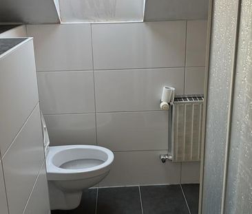 Dachgeschosswohnung (2,5 Zimmer) zu vermieten - Photo 1