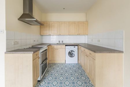 2 Bed Flat - Photo 3