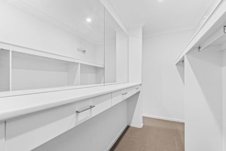 Stately Elegance Meets Modern Comfort in Spring Farm - Photo 4