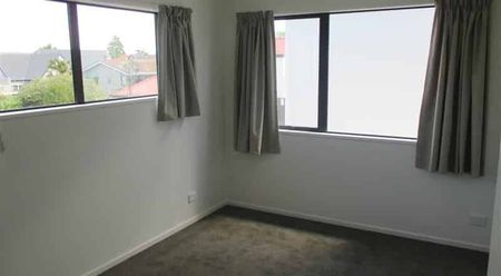 Trendy Townhouse in fabulous location - Photo 2