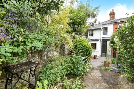 2 bedroom terraced house to rent - Photo 4