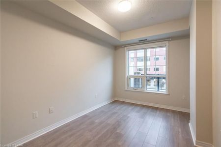 For Lease - 216 Oak Park Boulevard Unit# 223, Oakville, Ontario - Photo 4