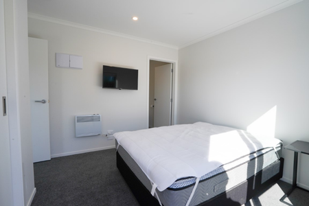 New fully furnished studio room with power and internet included. - Photo 2