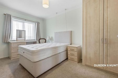 1 bedroom retirement property to rent - Photo 2