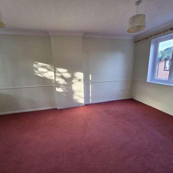 Linton Gardens, Beckton, E6 - Photo 1