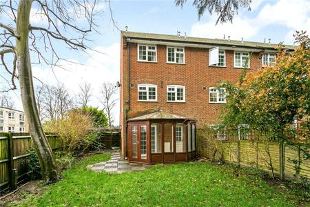 A spacious three bedroom semi-detached townhouse located in a quiet cul-de-sac and only a short distance to Northwood High Street. Available now and offered unfurnished. - Photo 3