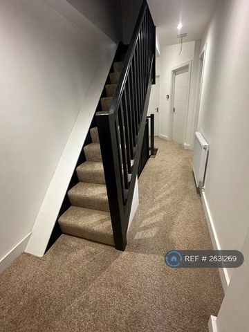 1 bedroom in a house share to rent - Photo 4