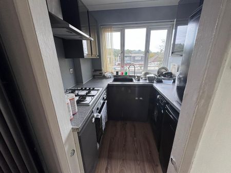 1 bedroom in a house share to rent - Photo 4