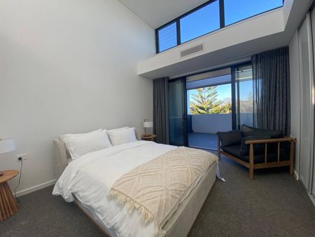 Immaculate Apartment with Water Views - Photo 5
