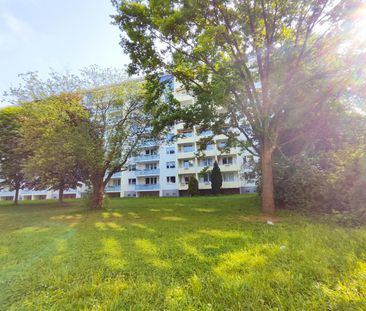 Direkt im Zentrum gelegene 2-Raum-Wohnung mit Balkon - Photo 2