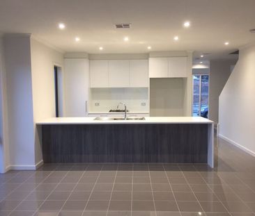 Modern Living & Low Maintenance In Exclusive Harcrest Estate! - Photo 3