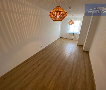 Komplett renovierte 2-Zimmer-Wohnung mit Westbalkon, Lechblick & TG-Stellplatz, direkt im Zentrum - Photo 4