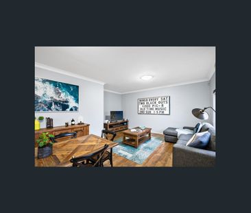 Sun drenched apartment - Photo 1