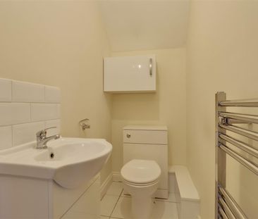 High Street, Fareham - Photo 1