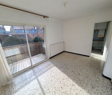 Location Appartement 3 pièces 49m² MARSEILLE 9ème - Photo 1