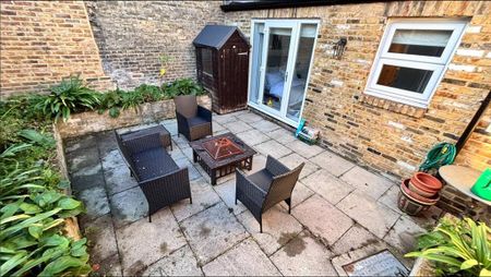 2 bedroom terraced house to rent - Photo 4