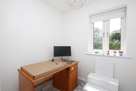 4 bedroom end of terrace house to rent - Photo 3