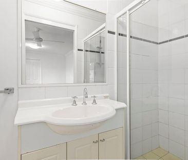 Contemporary Split-Level Townhouse in the Heart of Kelvin Grove! - Photo 1