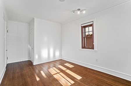 652 Roslyn Avenue - Photo 3