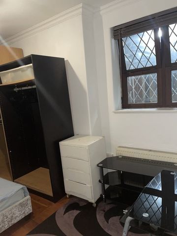 Room in a Shared House, Clayton Street, SE11 - Photo 3
