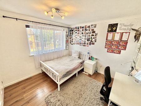 Christopher Close, Peterborough - Photo 5