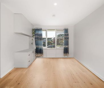 Comfortable 3-Bedroom Home in a Quiet Bidwill Location!! - Photo 1