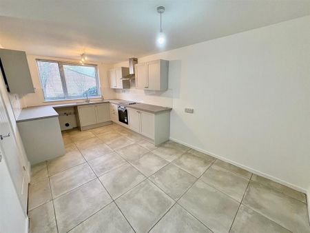 3 bedroom end of terrace house to rent - Photo 5