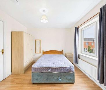 Lauderdale Crescent, Manchester, M13 - Photo 2