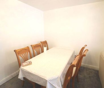 Chairborough Road, High Wycombe - Photo 3