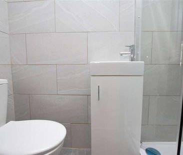 Raymond Crescent, Guildford, Surrey, GU2 - Photo 6