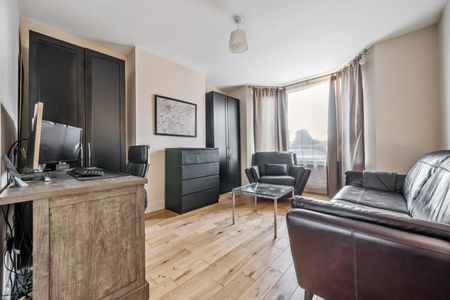 Semi-detached House to rent - Erith Road, Bexleyheath, DA7 - Photo 2