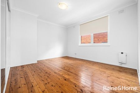 Spacious Fully Renovated 3-Bedroom Unit - Exceptional Value! - Photo 2