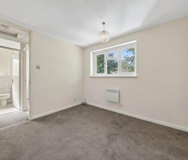 2 bedroom mews to rent - Photo 6