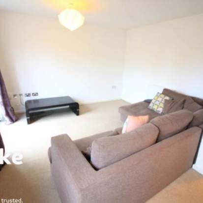 4 bedroom property to rent in Salford - Photo 1