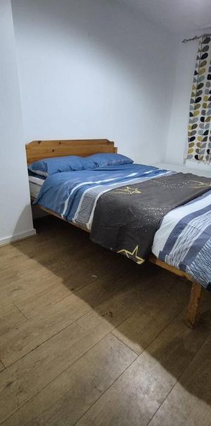 1 bedroom in a house share to rent - Photo 1