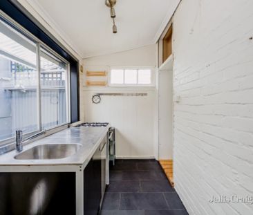 2 Bed, 1 Bath - Photo 5