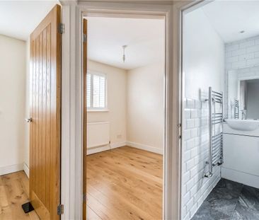 A modern light and bright 3 bedroom end of terrace house with rear ... - Photo 3