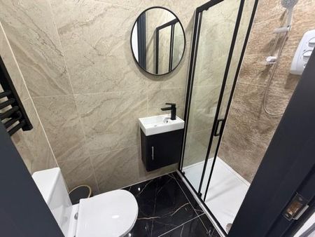 1 bedroom in a house share to rent - Photo 5