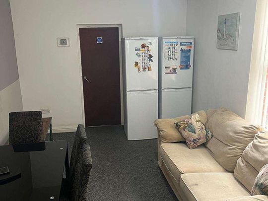 Comfortable All-Inclusive Room on Bacheler Street – Great for Professionals! Room 4 - Double Room - Photo 1