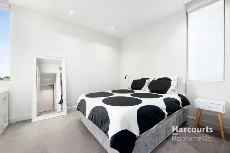 Spacious Apartment In Arts Precinct - Photo 2