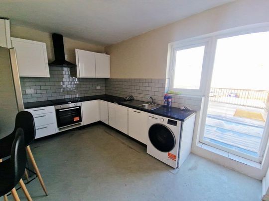 1 bedroom in a house share to rent - Photo 1
