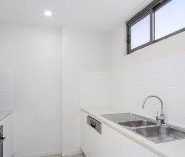 A massive home near amenities with pool - Photo 4