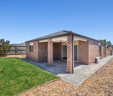 Calling All Golfers - Four Bedroom, Two Bathroom, Two Living Family... - Photo 6