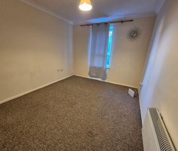 Churchill Court, Bishops Park, Telford Close - Photo 2